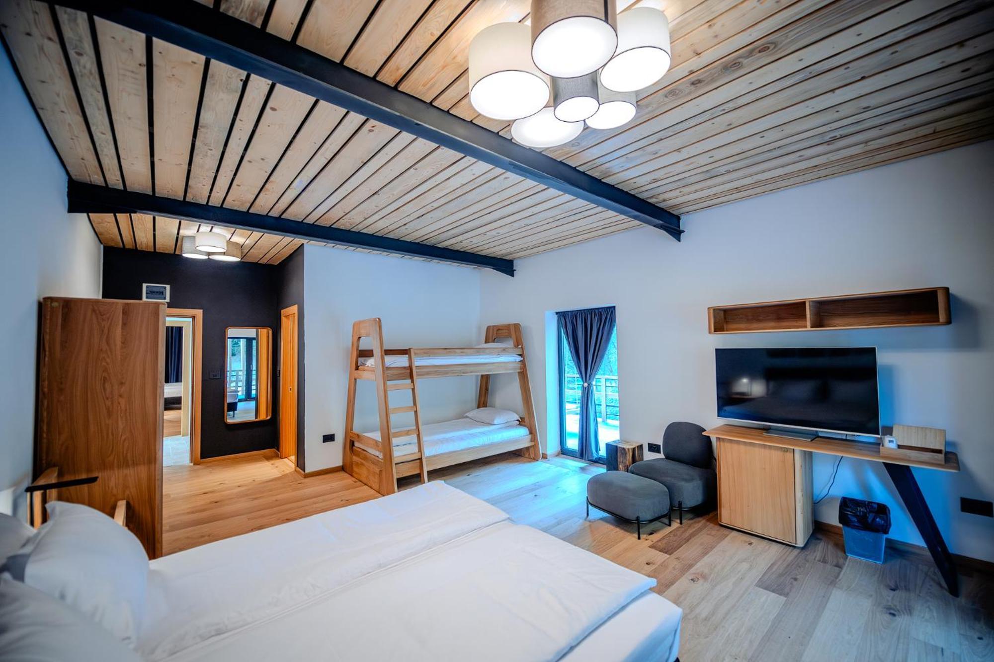 Complexul Turistic Cheile Butii Hotel Cîmpu lui Neag Eksteriør billede