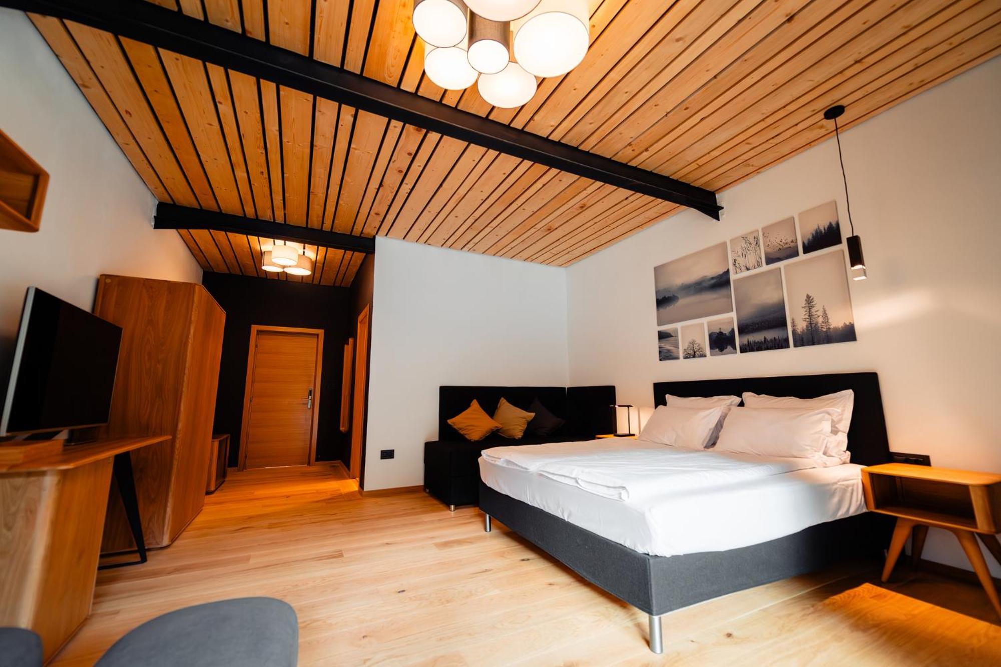 Complexul Turistic Cheile Butii Hotel Cîmpu lui Neag Eksteriør billede
